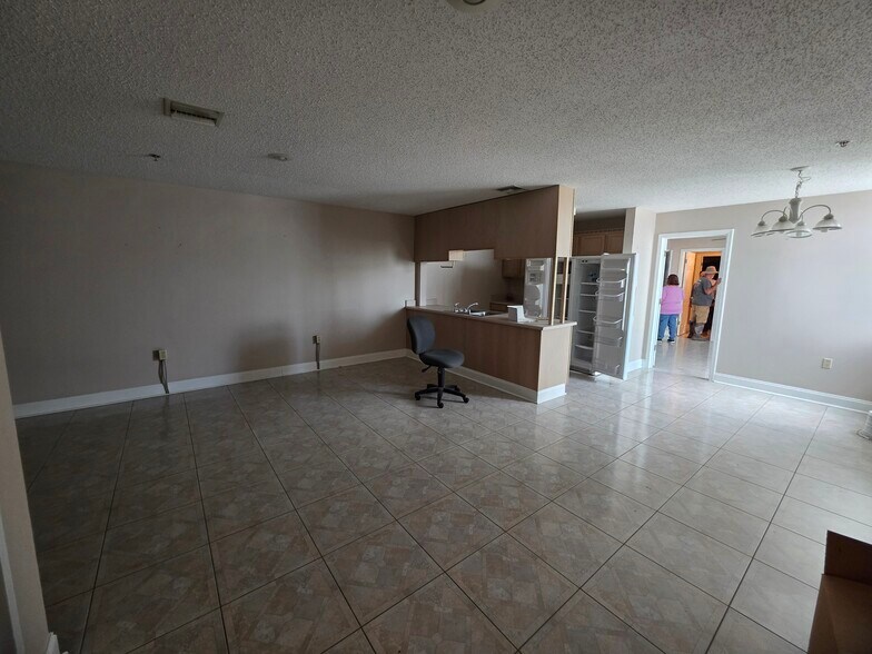 More Photos Of 7300 Westbank Expy, Marrero Distribution For Sale