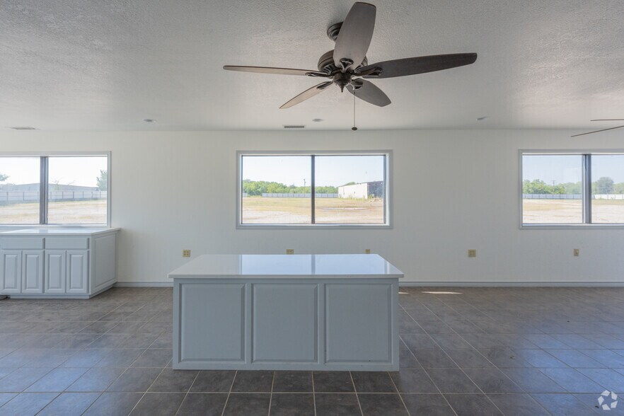 More Photos Of 705 Industrial Loop, Breckenridge Manufacturing For Lease