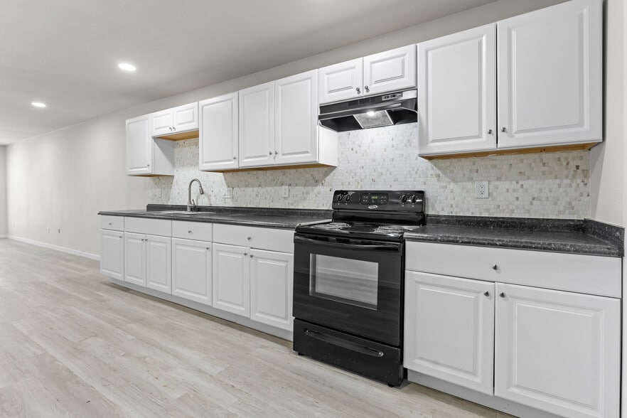 More Photos Of 8330 Carvel Ln, Houston Apartments For Sale