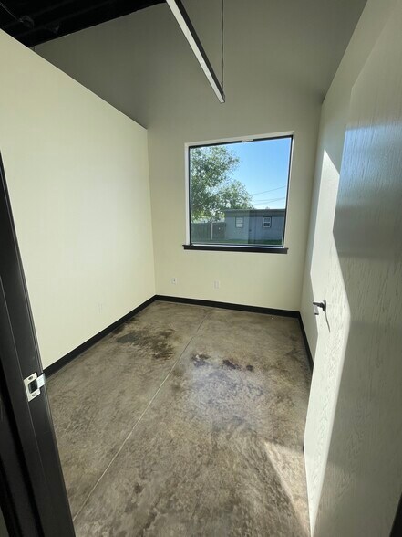 More Photos Of 4330 Van Giesen St, West Richland Storefront For Lease