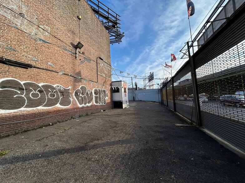 More Photos Of 122 18th St, Brooklyn Land For Lease