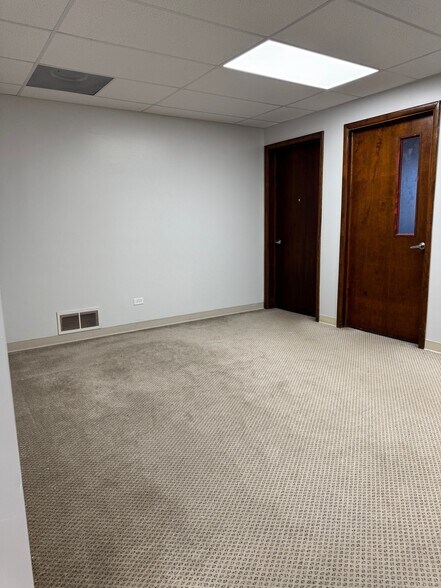 More Photos Of 3913 SW 10th St, El Dorado Office For Sale