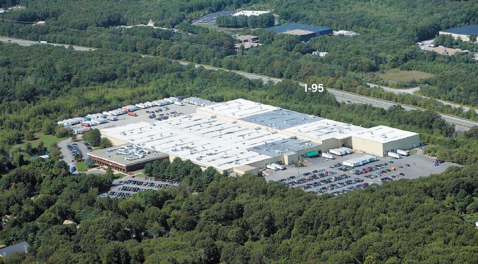 More Photos Of 1600 Division Rd, West Warwick Distribution For Lease