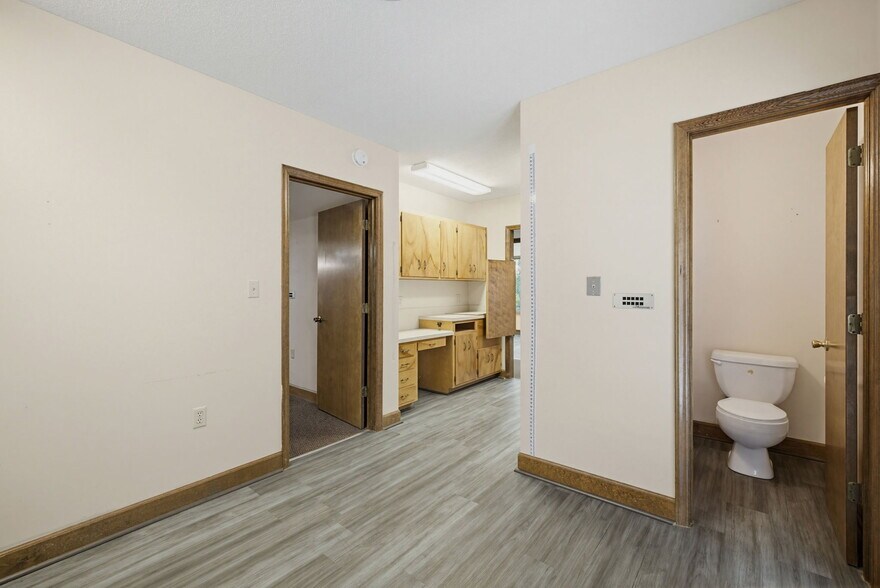 More Photos Of 114 S Park Ter, Eden Medical For Sale