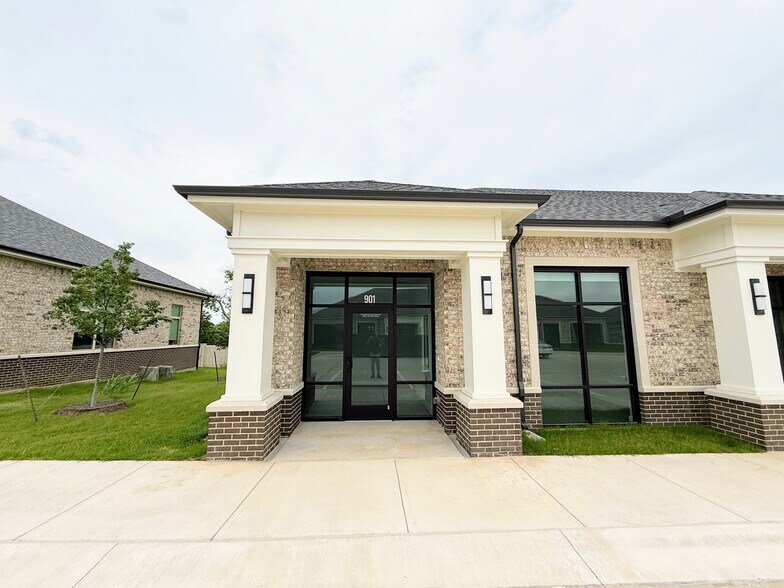 More Photos Of 2120 Prairie Dr, Prosper Office For Lease