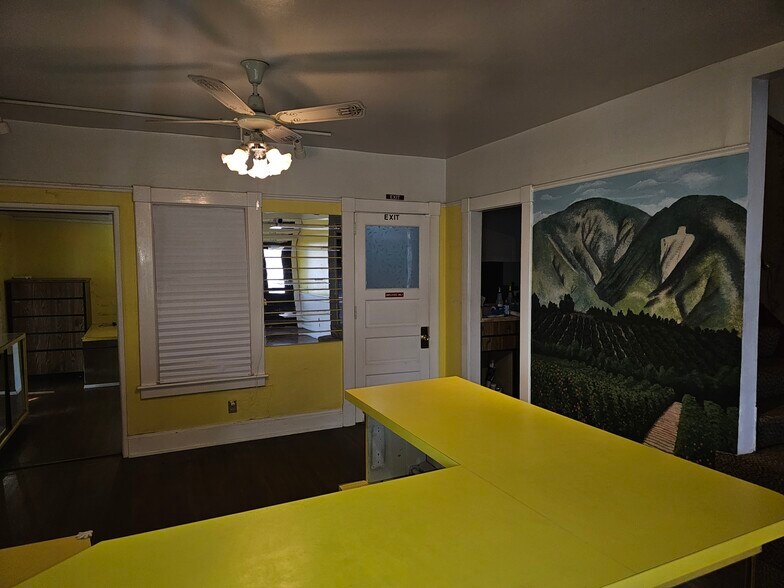 More Photos Of 6836 Palm Ave, Highland Office For Sale