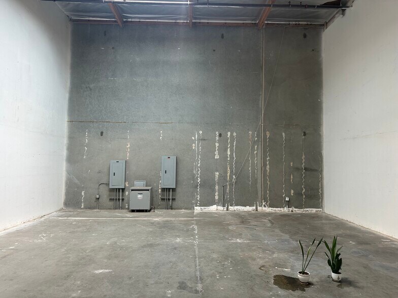 More Photos Of 12335 Denholm Dr, El Monte Warehouse For Lease