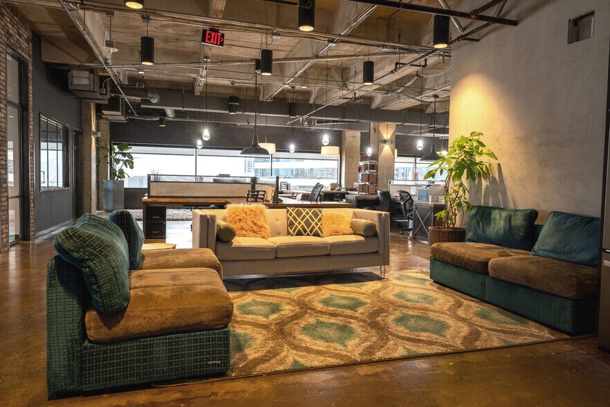 More Photos Of 1845 Woodall Rodgers Fwy, Dallas Office For Lease