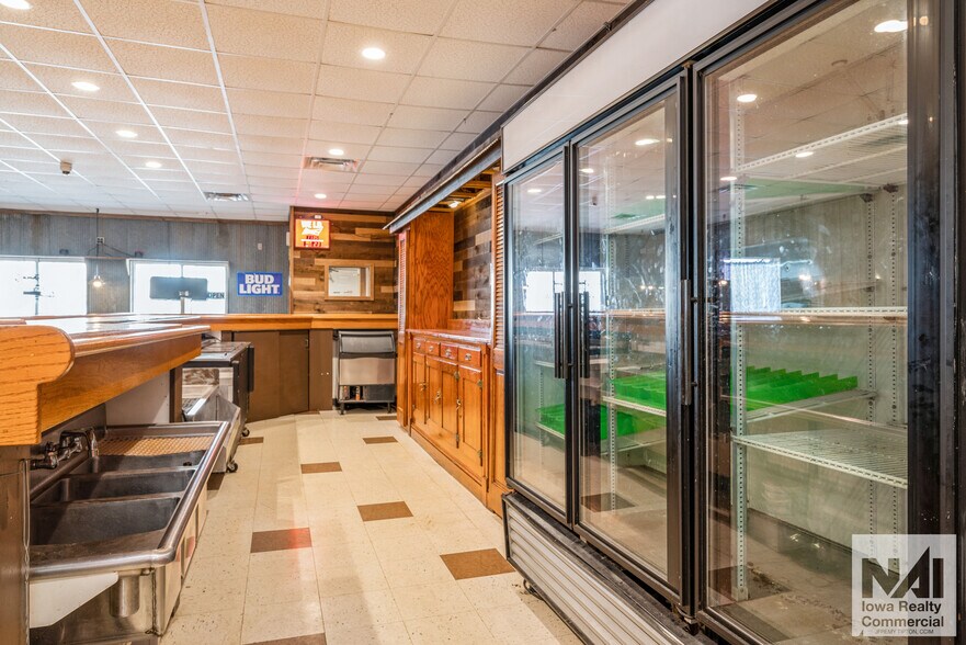 More Photos Of 115 E Main St, Coggon General Retail For Sale