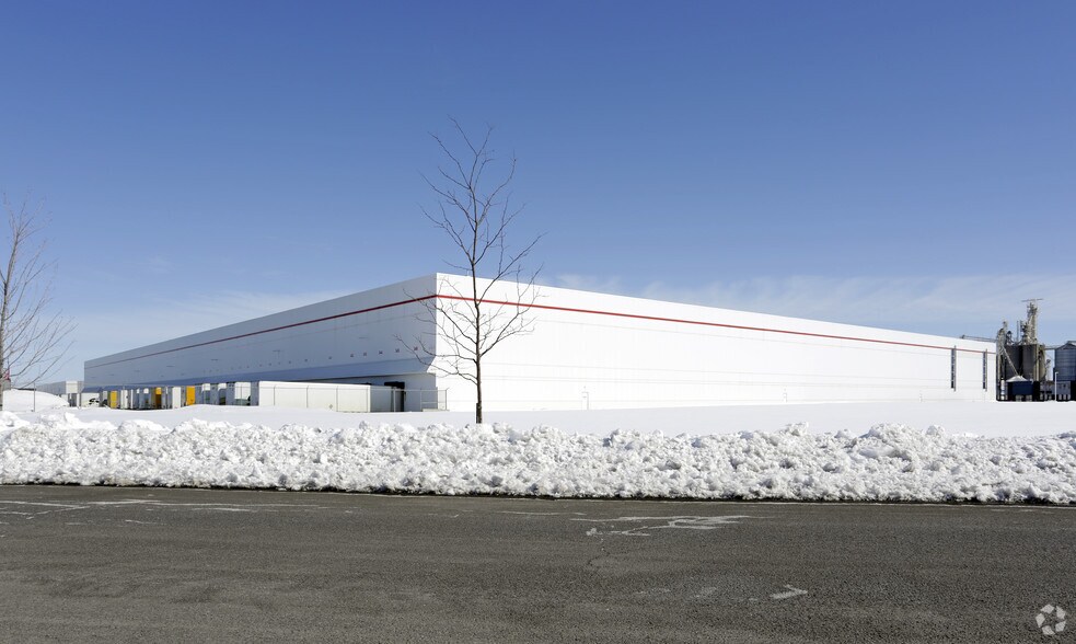 Primary Photo Of 760 Rd Grand-Bernier, St-Jean-sur-Richelieu Distribution For Lease