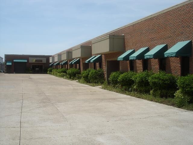 Primary Photo Of 2511 Riverside Dr, Chattanooga Showroom For Lease