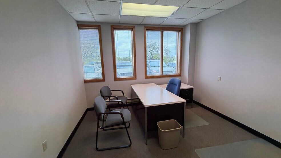 More Photos Of 2925 William Penn Hwy, Easton Office For Lease