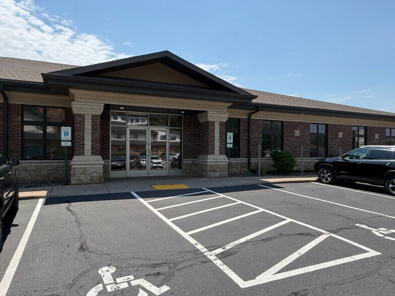 More Photos Of 4410 Golf Ter, Eau Claire Office For Sale