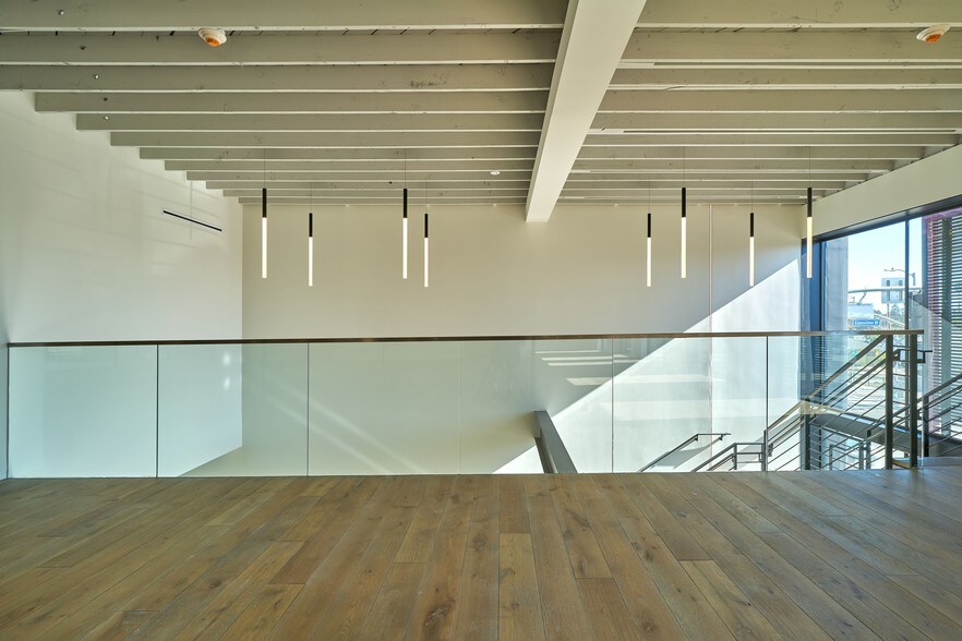 More Photos Of 2236 S Barrington Ave, Los Angeles Loft Creative Space For Lease