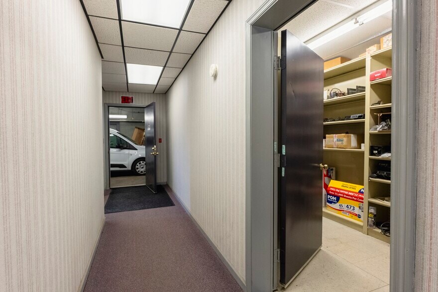 More Photos Of 447 Broadway, Ulster Park Office For Sale