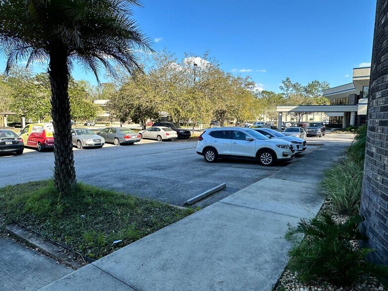 More Photos Of 6111 Gazebo Park Pl N, Jacksonville Medical For Lease