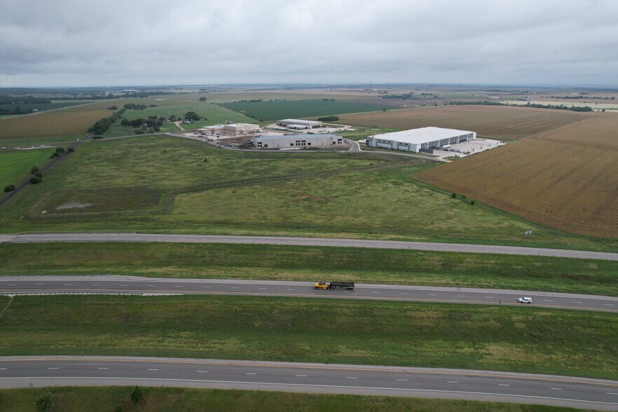 More Photos Of 2605 Dewitt St, Lockhart Distribution For Sale