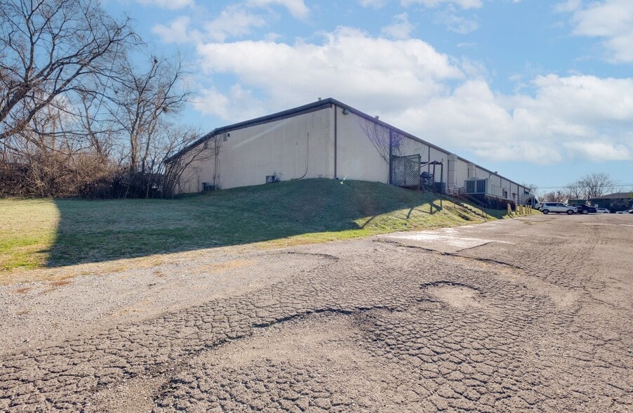 More Photos Of 520 Merritt Ave, Nashville Warehouse For Sale