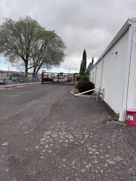 More Photos Of 2180 E Main St, Montrose Freestanding For Lease