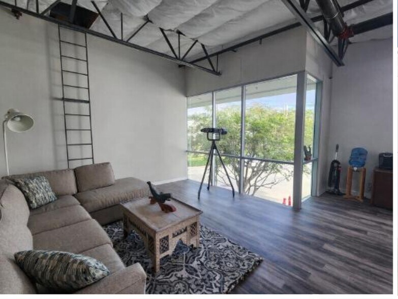 More Photos Of 4011 Avenida de la Plata Dr, Oceanside Manufacturing For Sale