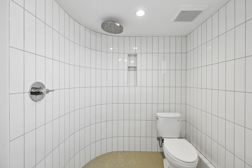 More Photos Of 2105 SE Ochoco St, Portland Office For Sale