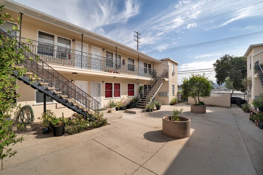 More Photos Of 17007-17013 Vanowen St, Van Nuys Apartments For Sale