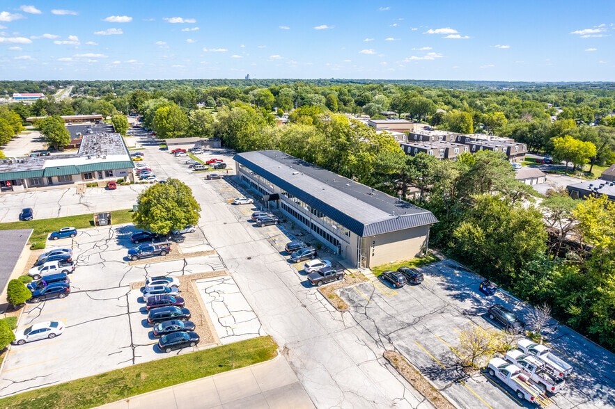 More Photos Of 2175 NW 86th St, Clive Office For Lease