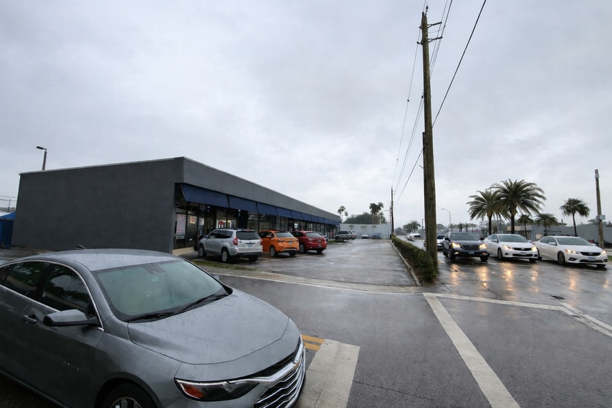 More Photos Of 357-379 NE 167th St, Miami Storefront For Lease
