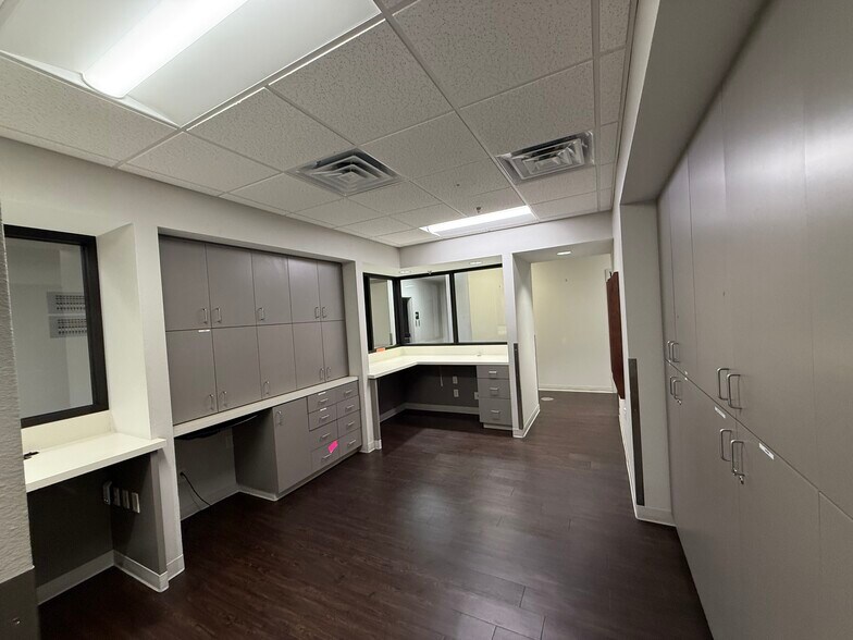 More Photos Of 3413 Golden Rd, Tyler Medical For Lease