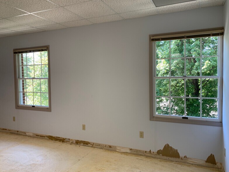 More Photos Of 308 N Cleveland Massillon Rd, Akron Office For Lease