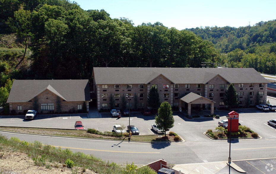 Primary Photo Of 3094 16th St, Huntington Hotel For Sale