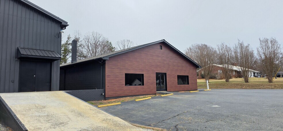 More Photos Of 2837 Scruggs Rd, Moneta Storefront Retail Office For Lease
