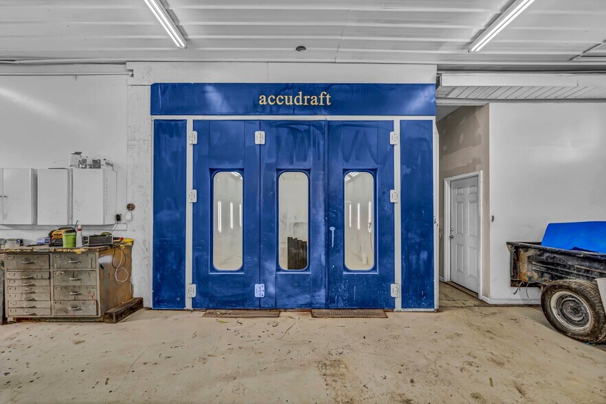 More Photos Of 5621 Lockport Rd, Niagara Falls Auto Repair For Sale