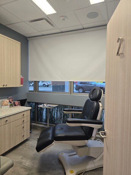 More Photos Of 8550-8594 Santa Monica Blvd, West Hollywood General Retail For Sale