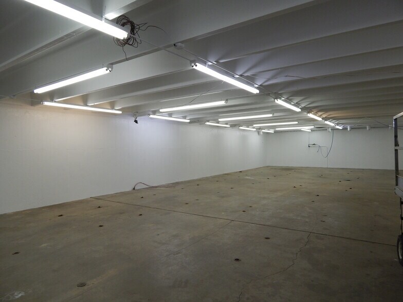 More Photos Of 7901 Prospect Ave, Kansas City Auto Repair For Sale