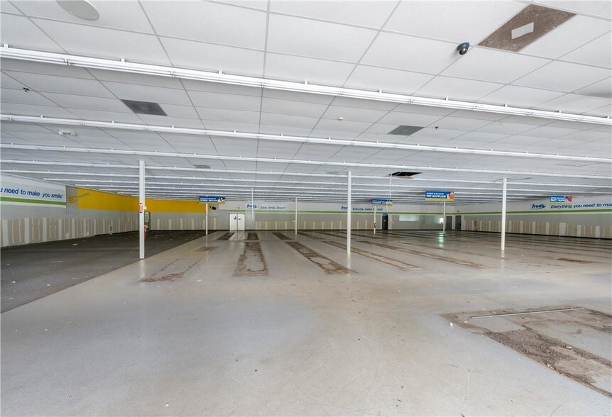 More Photos Of 970 E Church St, Jasper Freestanding For Sale