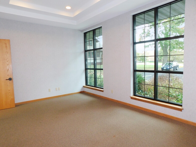 More Photos Of 3400 N Rockton Ave, Rockford Office For Lease