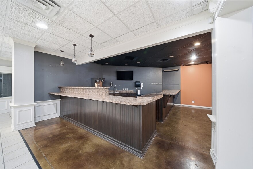 More Photos Of 7100 E 31st St, Tulsa Religious Facility For Sale