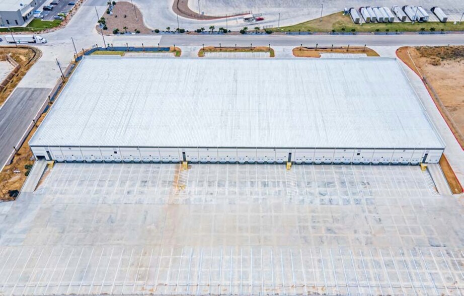 More Photos Of 854 Nicolas D. Hachar, Laredo Warehouse For Lease