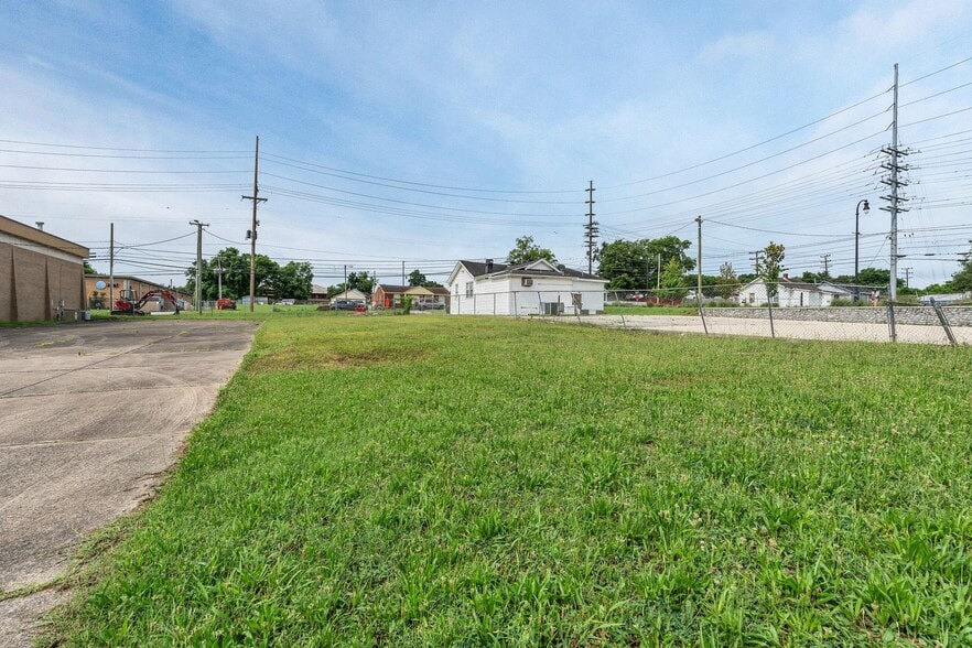 More Photos Of 210 Woodruff St, Madison Specialty For Sale