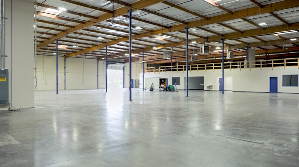 More Photos Of 19405 68th Dr NE, Arlington Manufacturing For Lease