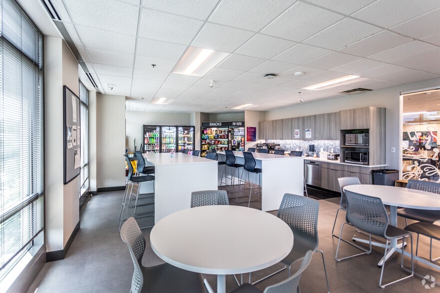 More Photos Of 6625 Lenox Park Dr, Memphis Office For Lease