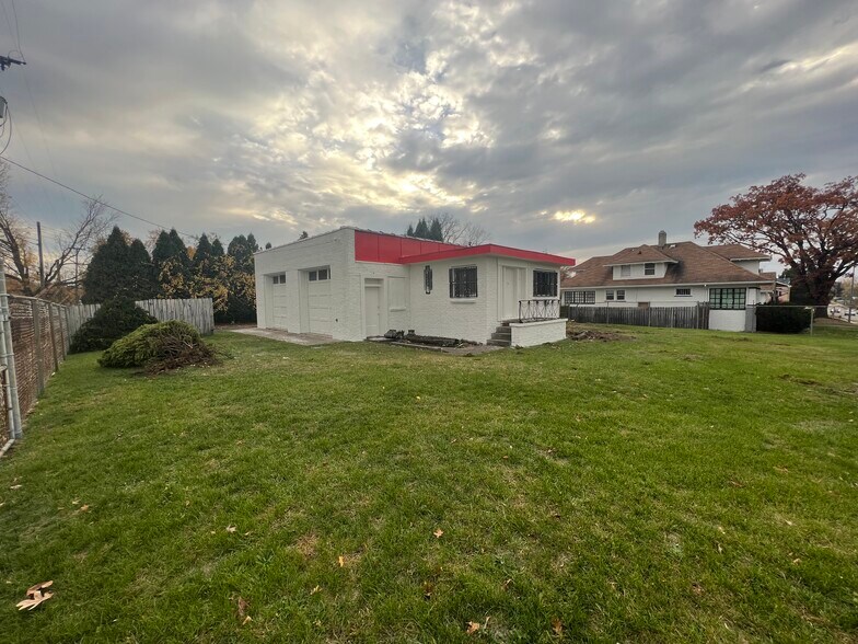 More Photos Of 556 Auburn Ave, Pontiac Light Manufacturing For Lease