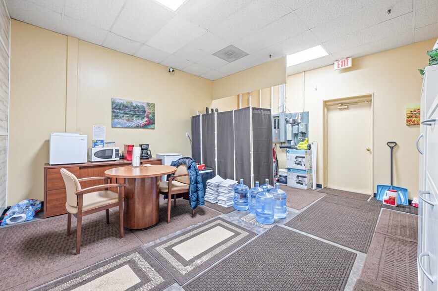 More Photos Of 1508-1574 N Mitchell St, Cadillac General Retail For Sale