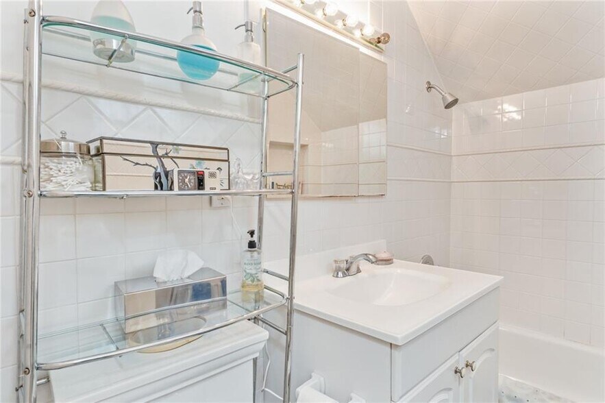 More Photos Of 538 NY-17A, Tuxedo Park General Retail For Sale