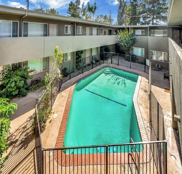 More Photos Of 6911 Haskell Ave, Van Nuys Apartments For Sale