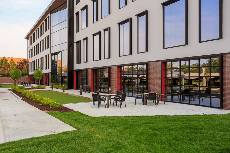 More Photos Of 12645 Olive Blvd, Creve Coeur Office For Lease