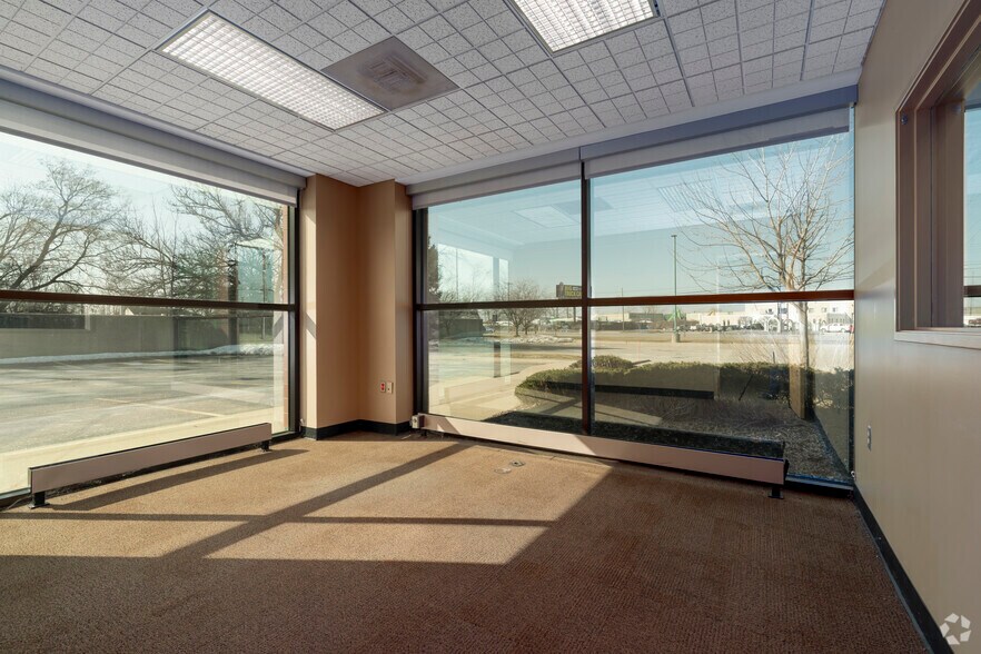 More Photos Of 30730 Groesbeck Hwy, Roseville Bank For Sale