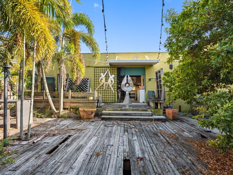 More Photos Of 2342 Emerson Ave S, Saint Petersburg Manufacturing For Sale