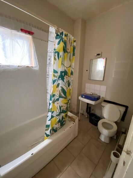 More Photos Of 2764 Gottingen St, Halifax Restaurant For Lease